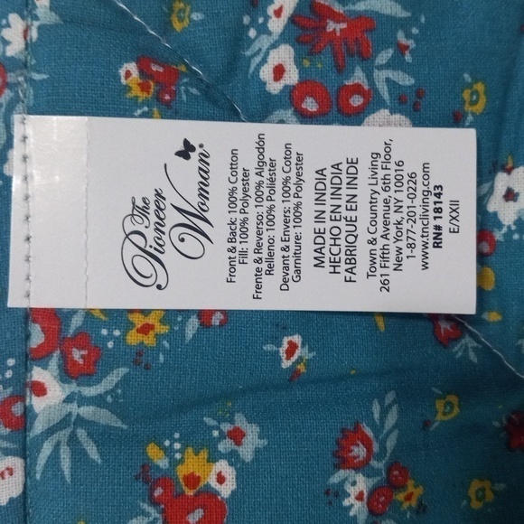 The Pioneer Woman Rose Ditzy Quilted Square Reversible Placemat Set (4) NWT - Picture 5 of 12